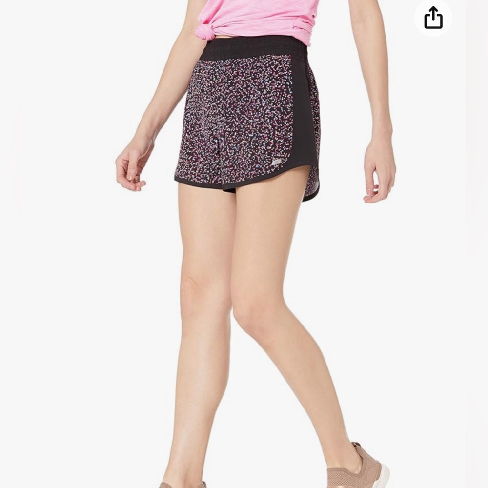 Amazon Essentials Women's 4" Stretch Woven Running Shorts